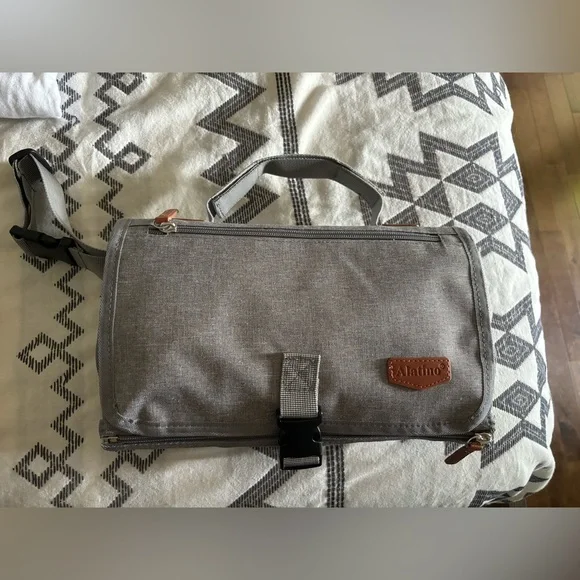 Portable changing pad - Picture 4 of 6